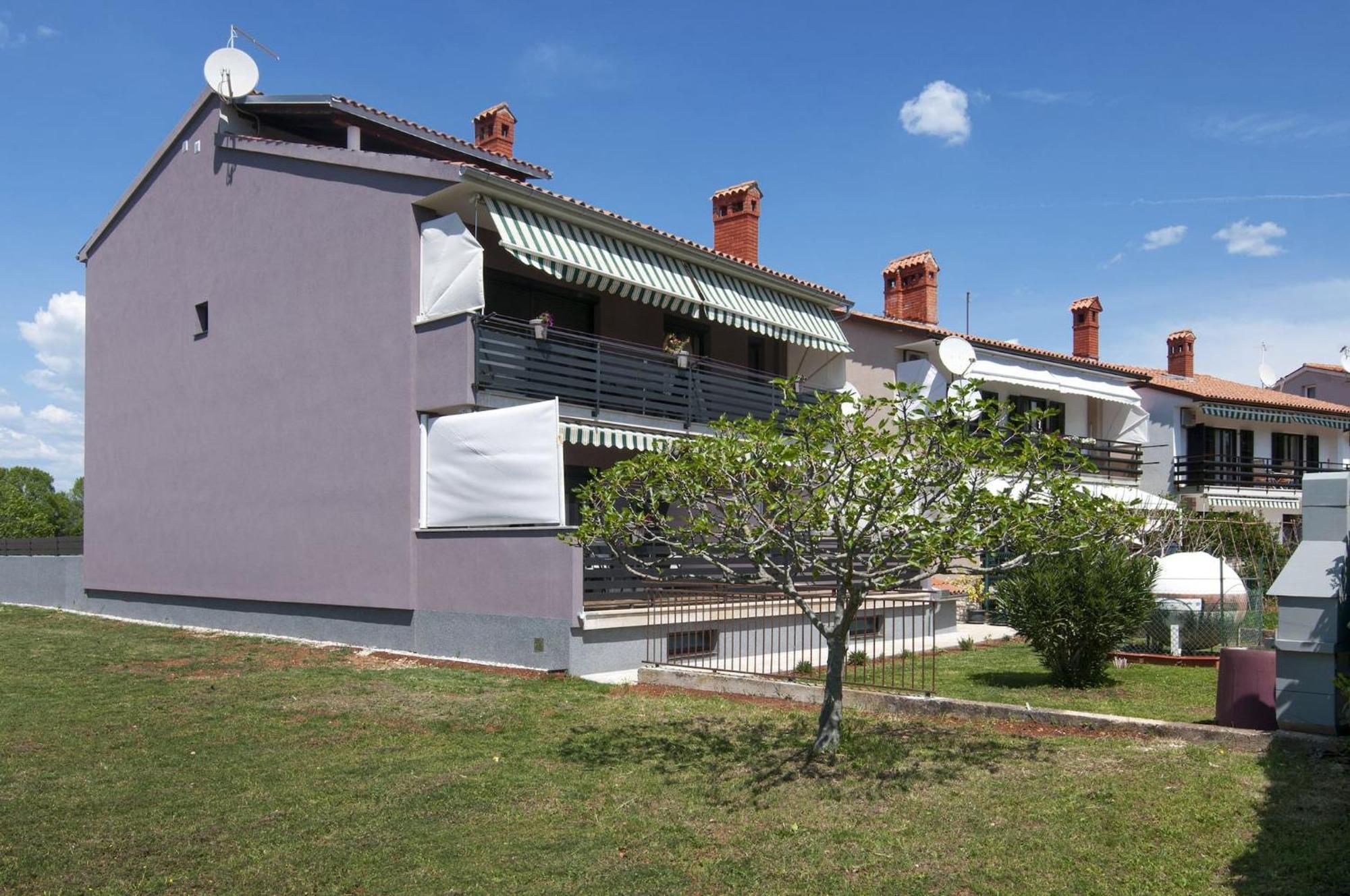 Lovely Apartments In Valbandon Fažana Buitenkant foto