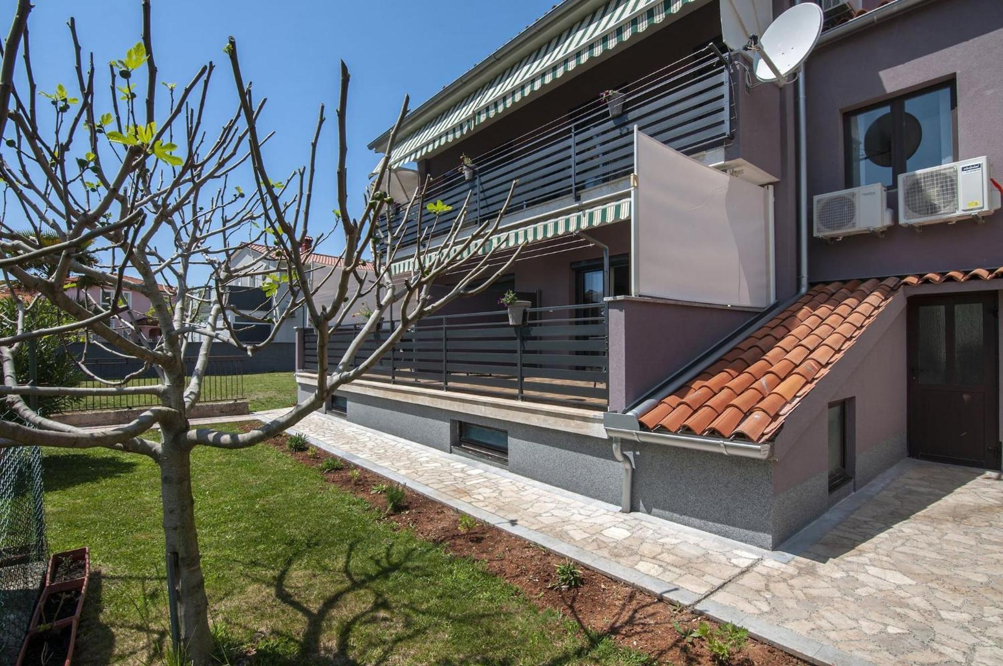 Lovely Apartments In Valbandon Fažana Buitenkant foto