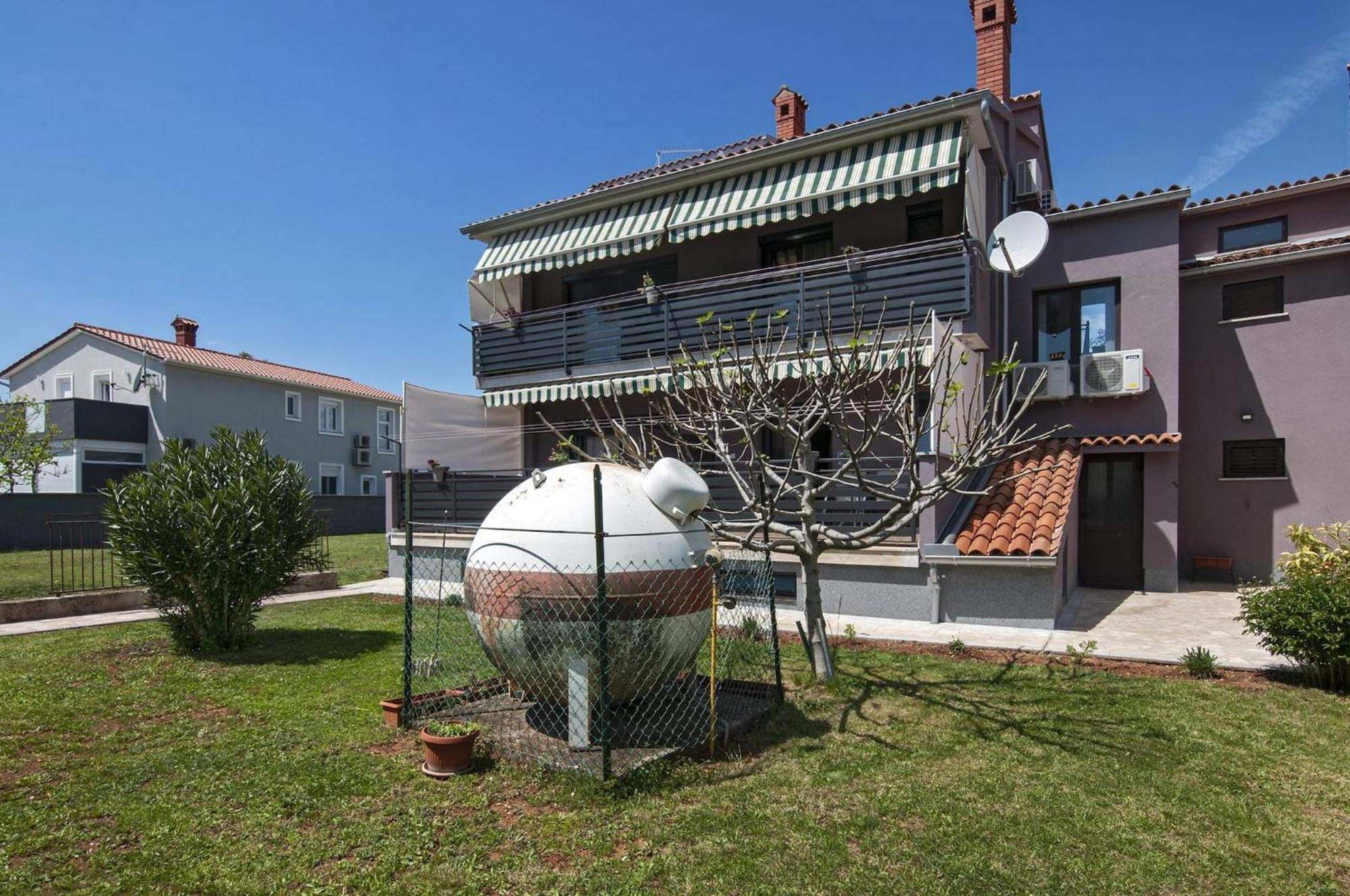 Lovely Apartments In Valbandon Fažana Buitenkant foto